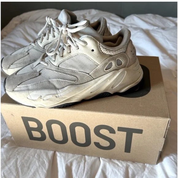 Yeezy 700 Analog - Picture 3 of 3